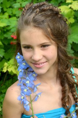 Özel bir saç modeli ile kız