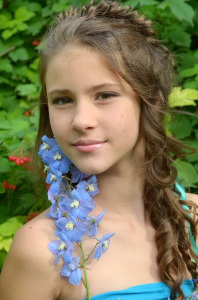 Ragazza con un'acconciatura esclusiva — Foto Stock