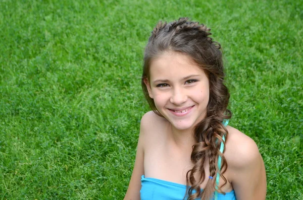 Girl with an exclusive hairstyle — Stock Photo, Image