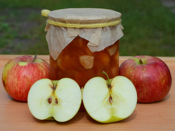 Варенье с яблоками — стоковое фото