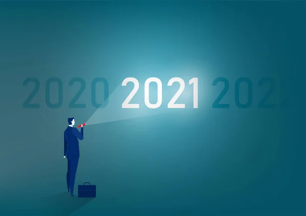 ビジネスマンは2021年までの目標のコンセプトベクトルに懐中電灯で立っています — ストックベクタ