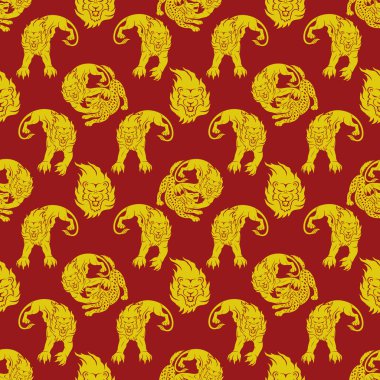 Bir sırtlan saldıran aslan.