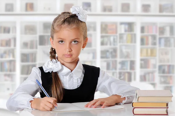 Piccola ragazza della scuola — Foto Stock