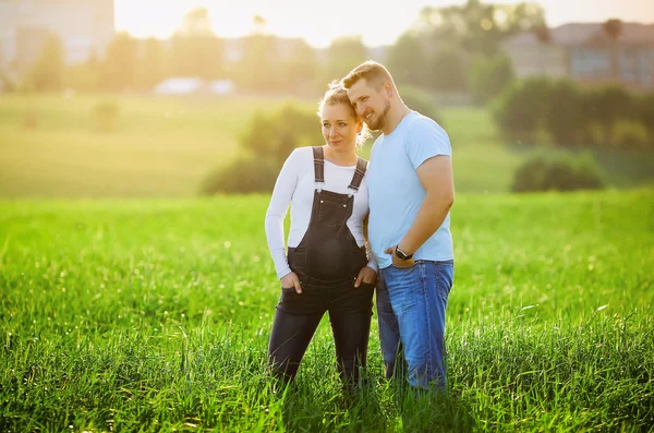 Loving pregnant couple — Stock Photo, Image