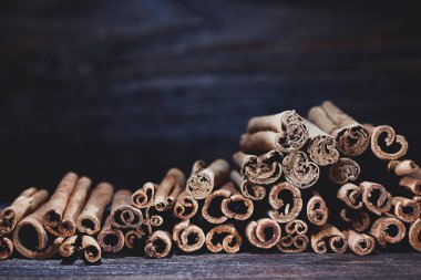 Tarçın çubukları ve yıldız anason