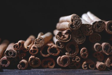 Tarçın çubukları ve yıldız anason