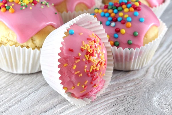 Cupcakes on a wooden table — Stock Photo, Image