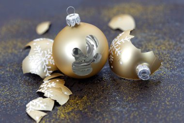 kırık Noel topları