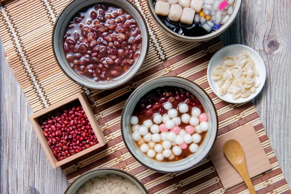 Čínské Lepkavé Rýžové Koule Čínské Jsou Jedeny Během Yuanxiao Sloužil Stock Obrázky