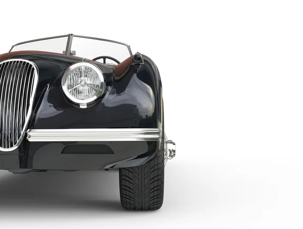 Beyaz arka plan üzerinde siyah eski model araba shot - yarım kesilmiş ön — Stok fotoğraf