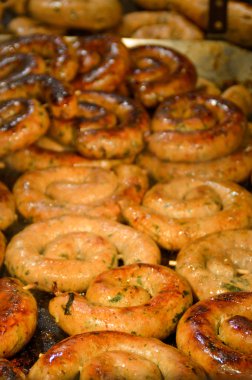 Uzun eğri sarmal sosis