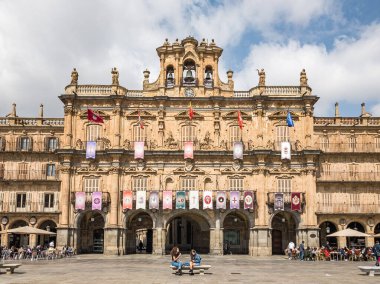 04-03-2021. Paskalya 2021 'de Salamanca Belediye Başkanı, yeni normal insanlar yaşıyor..