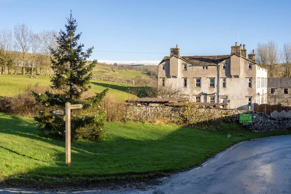 Kerstboom Bij Stainforth Bij Settle Yorkshire Daleseen Stralende Zonnige December — Stockfoto