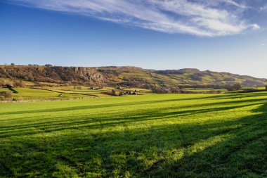 Güneşli bir Aralık günü, Stackhouse ile Stainforth arasında Yorkshire Dales 'deki Craven' da bulunan yerleşim yeri arasında geçen Pennine yolculuğunda..