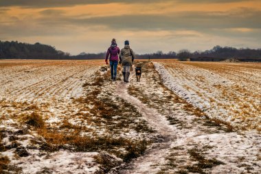 Carr Mill Barajı, Liverpool ile Manchester arasında St. Helens 'te bulunan ve Liverpool' a ulaşması kolay olan şaşırtıcı derecede güzel bir yerdir..