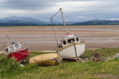 The village of Haverigg lies on the Duddon Estuary a short distance from the town of Millom.It is a small seaside fishing village tucked away on the north-west coast of England, a haven for birds.