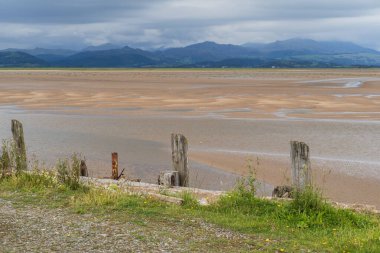 The village of Haverigg lies on the Duddon Estuary a short distance from the town of Millom.It is a small seaside fishing village tucked away on the north-west coast of England, a haven for birds.