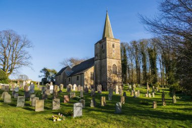 03.04.2021 Leck, Lancasshire, İngiltere. St Peter Kilisesi, İngiltere 'nin Lancashire, Leck köyünde yer almaktadır. Tunstall dekanlığında aktif bir Anglikan kilisesi, Lancaster başdiyakozluğu ve piskoposluk