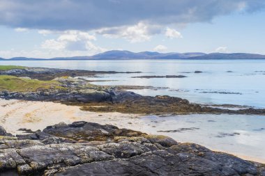 18.05.21 Eriskasy, Outer Hebrides, İskoçya, Birleşik Krallık Hebridean Yolu 'nda Eriskay ile Batı Kilbride arasındaki sahil ve kıyı şeridinde.