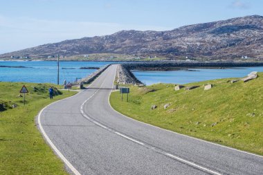 18.05.21 Eriskasy, Outer Hebrides, İskoçya, Birleşik Krallık Hebridean Yolu 'nda Eriskay ile Batı Kilbride arasındaki sahil ve kıyı şeridinde.