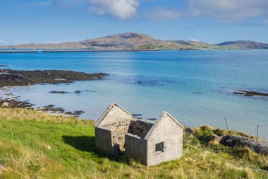 18.05.21 Eriskasy, Outer Hebrides, İskoçya, Birleşik Krallık Hebridean Yolu 'nda Eriskay ile Batı Kilbride arasındaki sahil ve kıyı şeridinde.