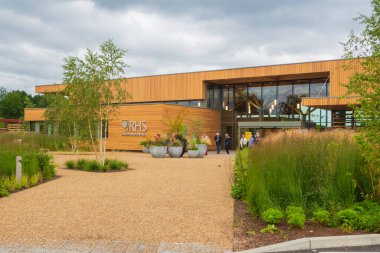 06.08.2021 RHS Bridgewater, Worsley, Manchester, İngiltere. RHS Garden Bridgewater 'ın kurulması için tarihi 156 dönümlük Worsley New Hall arazisinin bahçelerinin canlandırılması şu anda Avrupa' nın en büyük bahçe projelerinden birini temsil etmektedir..