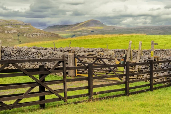 Pen Ghent One Famous Yorkshire Dales Peaks 694 Metres 277 — Stock Photo, Image