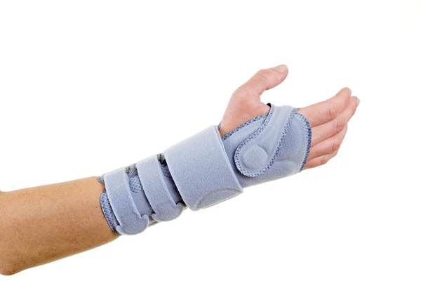 Az ember viselése támogató Wrist Brace a stúdióban — Stock Fotó