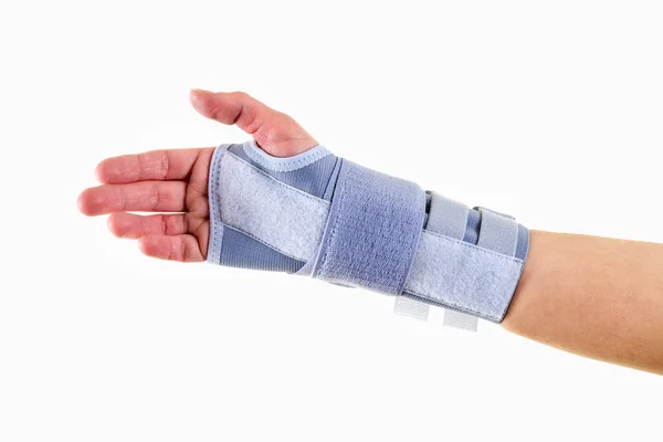 Az ember viselése támogató Wrist Brace a stúdióban — Stock Fotó