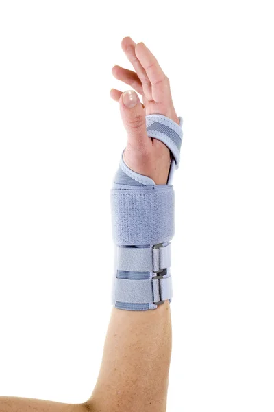 Az ember viselése támogató Wrist Brace a stúdióban — Stock Fotó