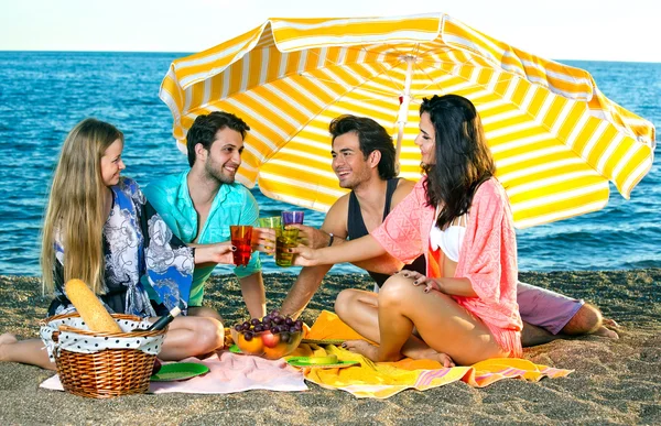 Two couples toasting — Stock Photo, Image