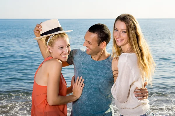 Happy friends on beach — Stock Photo, Image