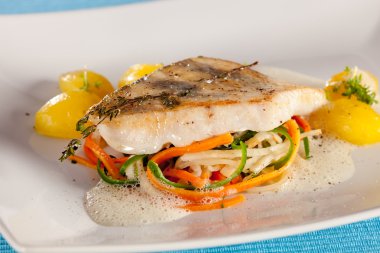 Beyaz balık fileto levrek.