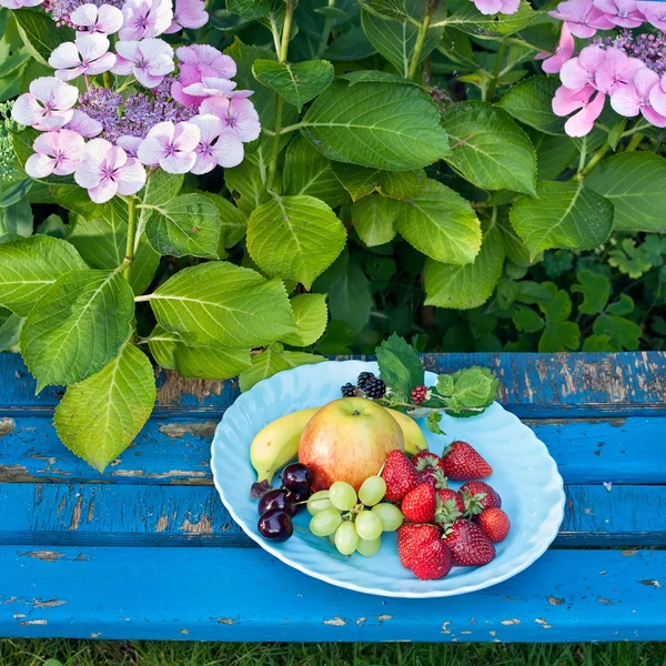 Fresh fruits in bowl