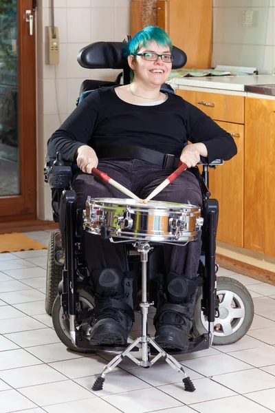 Mulher com paralisia cerebral infantil — Fotografia de Stock