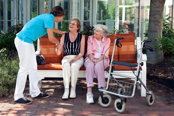 Professionnels prenant soin des patients Photos De Stock Libres De Droits