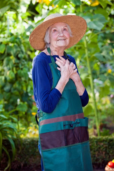 Doordachte senior vrouw — Stockfoto