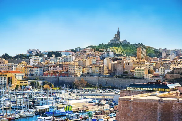 Panoramautsikt över stadsbilden av Marseille, Visa på Notre Dame de la Garde, Marseille, Provence, Frankrike — Stockfoto