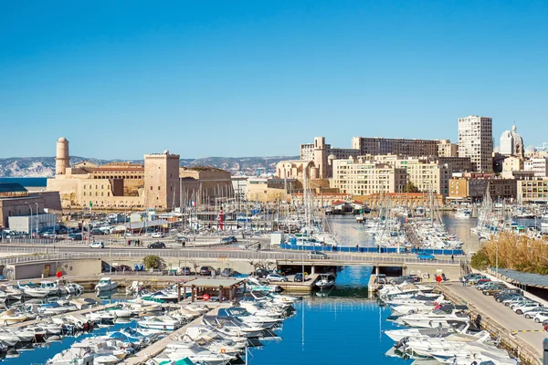 Panoramautsikt över stadsbilden i Marseille med Vieux Port, Marseille, Provence, Frankrike — Stockfoto