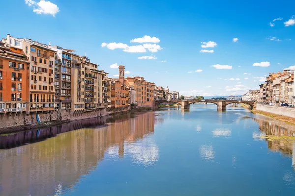 Ufer des Flusses Arno in Florenz, Italien — Stockfoto