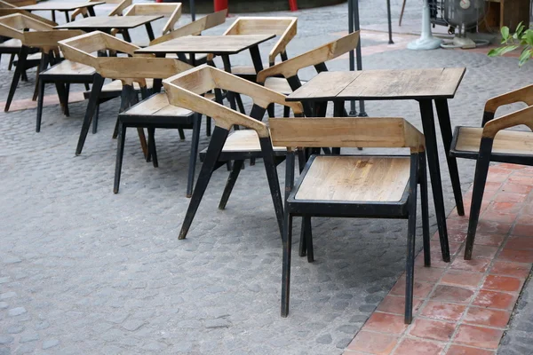 木制餐桌 欧洲户外咖啡馆 — 图库照片