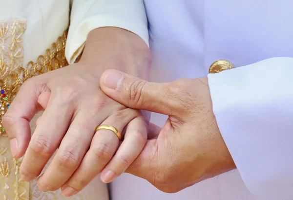 Altın Yüzük Elinde Evlilik — Stok fotoğraf