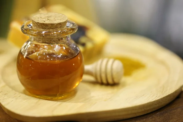 Honey Jar Wood Plate — Stock Photo, Image