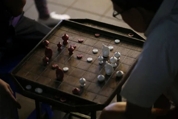 Homem Jogando Xadrez Tailandês Clube — Fotografia de Stock