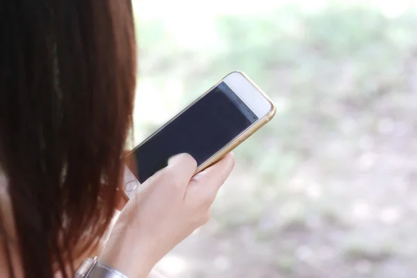 Asia Mujeres Utilizando Teléfono Inteligente —  Fotos de Stock