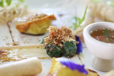 Kızarmış Çin mantısı.