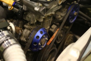 Makara ve araba motoru kemeri.