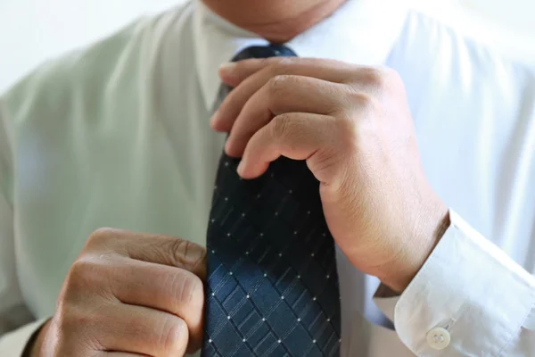 Homem Negócios Mão Segurar Gravata — Fotografia de Stock