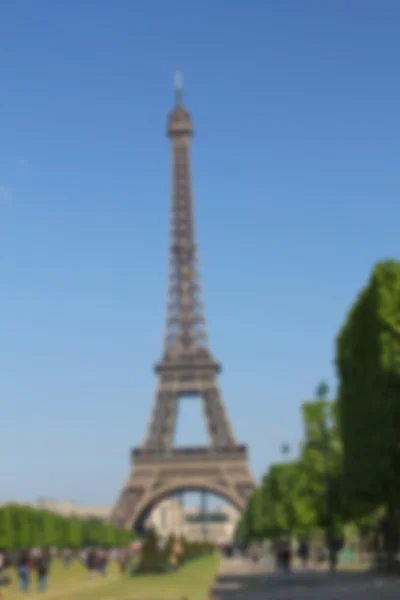 パリの公園とエッフェル塔のぼやけた背景 フランス — ストック写真