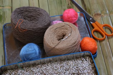 Sepette dikiş aracı ve iğne